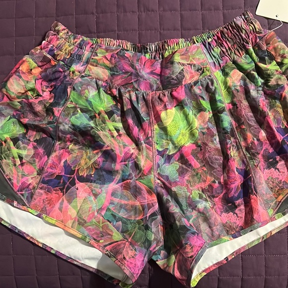 COPY - Lululemon Hotty Hot low rise 4” shorts - Picture 1 of 3